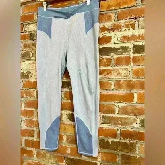 For Love & Lemons Athletic Two Tone Blue Leggings Size XL - Picture 4 of 7